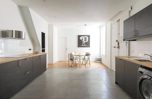Arts-et-Metiers Apartment | BLENDING CLASSIC PARISIAN STYLE WITH MODERN DECOR: BONNE NOUVELLE
