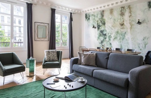 Arts-et-Metiers Apartment | BLENDING CLASSIC PARISIAN STYLE WITH MODERN DECOR: BONNE NOUVELLE