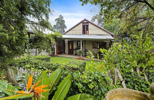 Neerim South Cottage | Blerick Mudbrick Cottage - Spa and Serenity