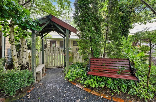 Neerim South Cottage | Blerick Mudbrick Cottage - Spa and Serenity