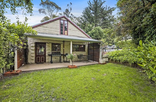 Neerim South Cottage | Blerick Mudbrick Cottage - Spa and Serenity
