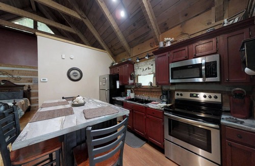 Townsend Cabin | Blessed Nest (1-Bedroom Cabin) with Pool by RedAwning
