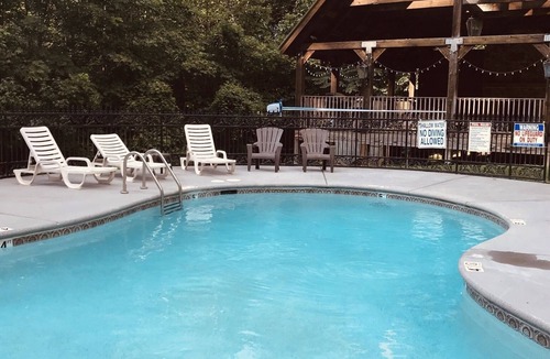 Townsend Cabin | Blessed Nest (1-Bedroom Cabin) with Pool by RedAwning
