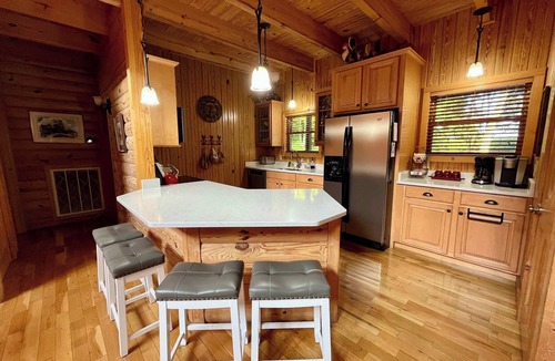 Scottsville Cabin | Blessing by the Lake | Lakeside Cabin|Hot Tub Wifi