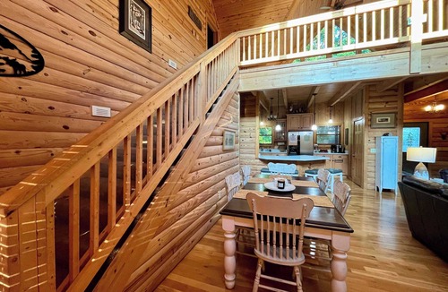 Scottsville Cabin | Blessing by the Lake | Lakeside Cabin|Hot Tub Wifi