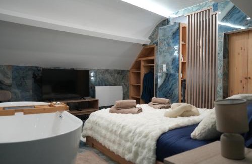 Boulogne-sur-Mer Apartment | Bleu d'Opale Luxury Suite with Freestanding Tub