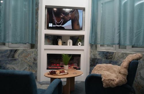 Boulogne-sur-Mer Apartment | Bleu d'Opale Luxury Suite with Freestanding Tub
