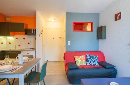 Saint-Georges-de-Didonne Apartment | Bleu Marine by Interhome