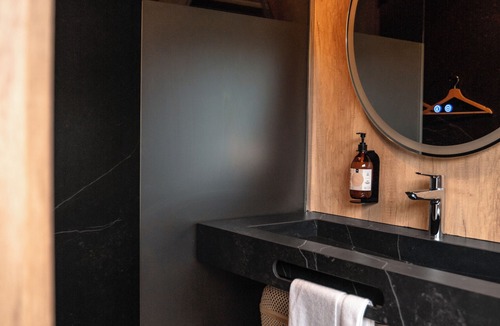 Thezillieu Hotel | Bleu Minuit - La Rive Etoilée