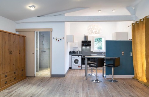 Pernes-les-Fontaines Apartment | Bleu PAP'S