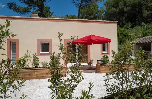 Pernes-les-Fontaines Apartment | Bleu PAP'S