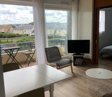 Courseulles-sur-Mer Apartment | Bleu Salé - F2 Courseulles avec balcon
