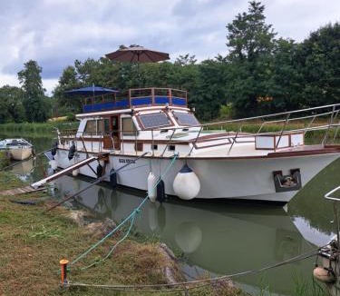 Dieupentale Boat Rental | Bleu soleil