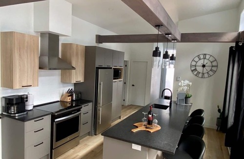 Pont-Rouge Ski Chalet | Bleu Soleil | Nature, Comfort & Pet-Friendly