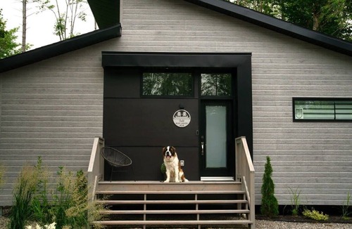 Pont-Rouge Ski Chalet | Bleu Soleil | Nature, Comfort & Pet-Friendly