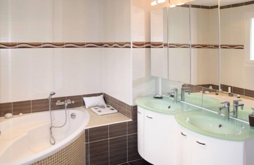 Saint-Paul-en-Foret House | Bleue by Interhome