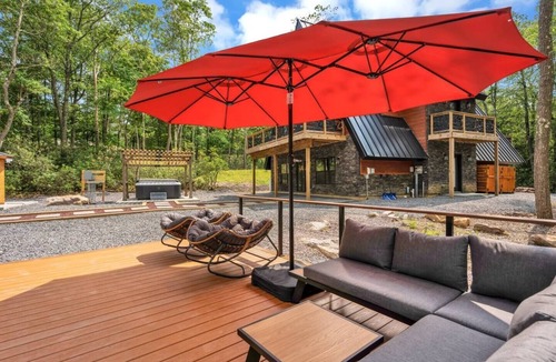 Jim Thorpe Ski Chalet | Bliss A-Frame, Heated Pool AxeThrow Sundeck Sauna HotTub FirePit