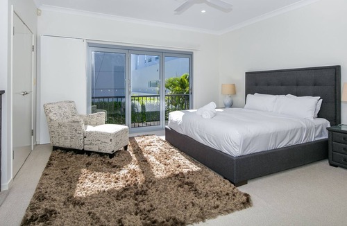 Main Beach Villa | Bliss And Opulence