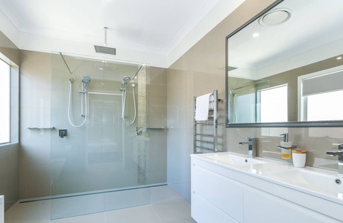 Main Beach Villa | Bliss And Opulence