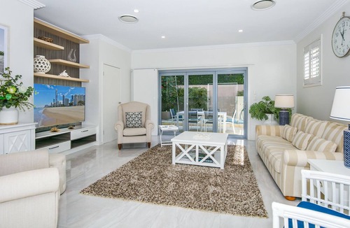 Main Beach Villa | Bliss And Opulence