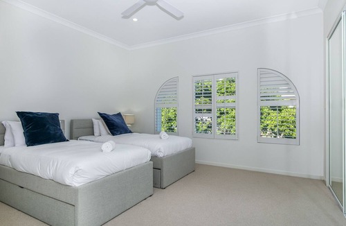 Main Beach Villa | Bliss And Opulence