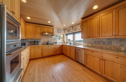 Surf Pines House | Bliss:HotTub~A+OceanViews~Wildlife~FirePit~Cornhole~PingPong~Deck& Yard~DogOK~