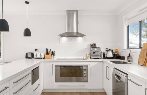 Sanctuary Point House | Bliss on the Basin - Water views