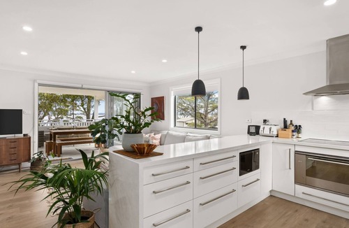 Sanctuary Point House | Bliss on the Basin - Water views