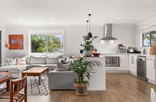 Sanctuary Point House | Bliss on the Basin - Water views