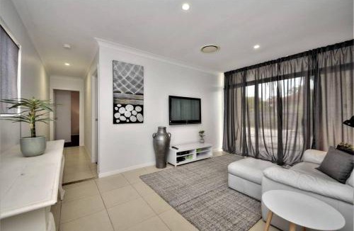 Mermaid Waters House | Bliss On The Water