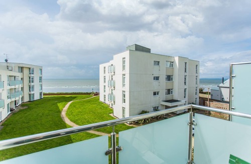 East Wittering Apartment | Bliss View Beach front apartment East Wittering