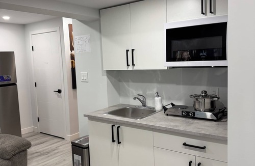 Winnipeg House | Blissful 2 bedroom basement in Winnipeg with Wifi, AC