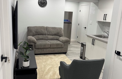 Winnipeg House | Blissful 2 bedroom basement in Winnipeg with Wifi, AC