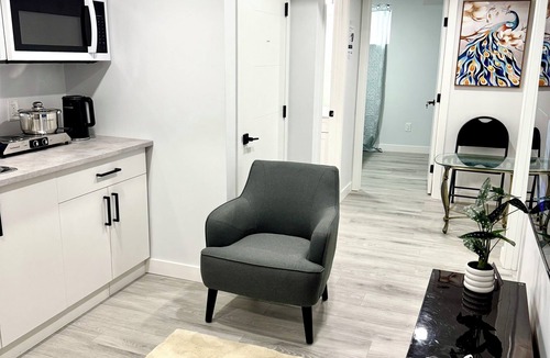 Winnipeg House | Blissful 2 bedroom basement in Winnipeg with Wifi, AC