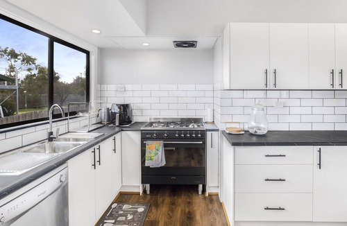 Robertsons Beach House | Blissful 3BR Waterfront Abode