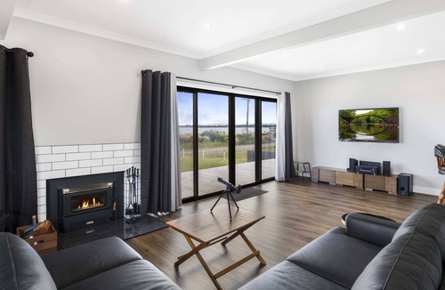 Robertsons Beach House | Blissful 3BR Waterfront Abode