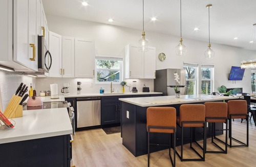 Downtown San Antonio House | Blissful 5BR/3BA Haven Near Riverwalk & Downtown!