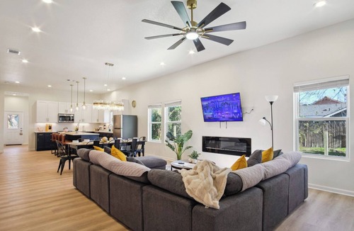 Downtown San Antonio House | Blissful 5BR/3BA Haven Near Riverwalk & Downtown!