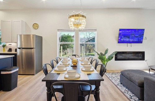 Downtown San Antonio Cottage | Blissful 5br/3ba Haven Near Riverwalk & Downtown!