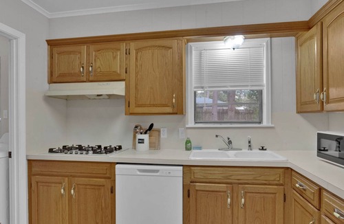 Shreveport House | Blissful, Cozy, Cute, Sleeps 8