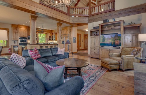 Homewood House | Blissful Days - Lakefront - TLUXP