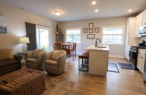 South Haven Ski Chalet | Blissful Daze- 2 pools, Hot tub