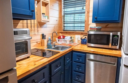 Marshall Cabin | Blissful Family retreat w/patio, firepit & hot tub