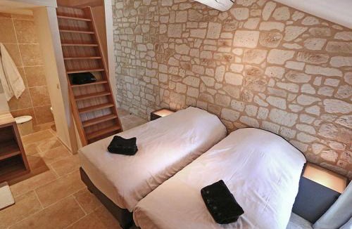 Villeseque-des-Corbieres Apartment | Blissful Stay in Mandourelle