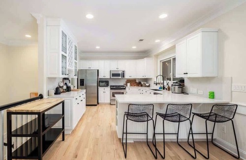 Huntersville House | Blissful Lake Views + Hot Tub + Pool Table