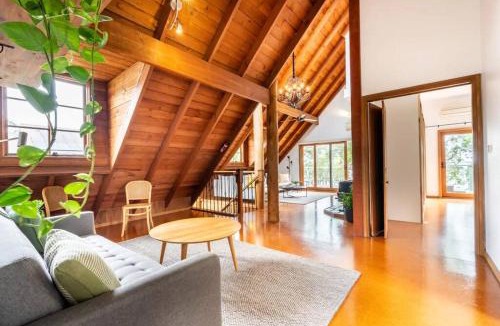 Lake Munmorah House | Blissful Lakefront Pool & Oasis