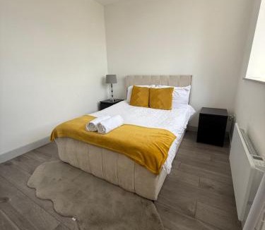 Desborough Apartment | Blissful Snug Haven in Desborough