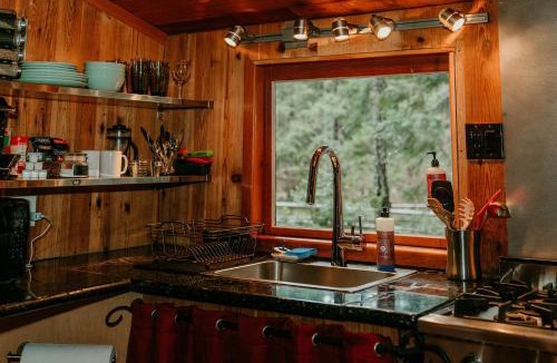 Sunny Valley House | Blissful Solitude Cottage