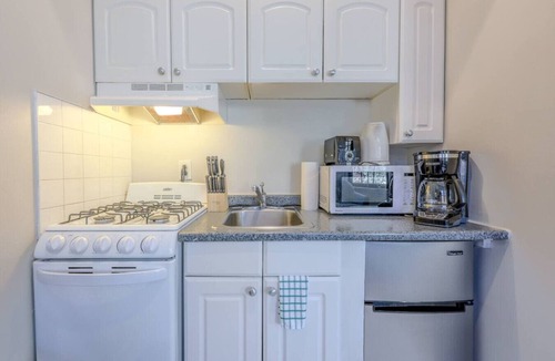 Prudential - St. Botolph Apartment | Blissful South End Studio