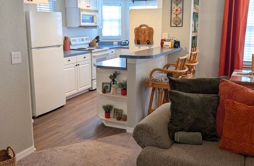 Lutz Apartment | Blissfully Bare - Third Floor, Screened Lanai, Lofted Ceiling